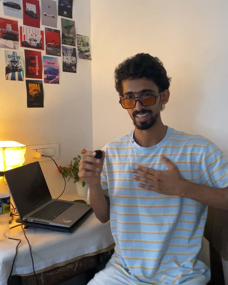 Gaznil tapping his chest in a striped t-shirt before the Iron Man AI effect